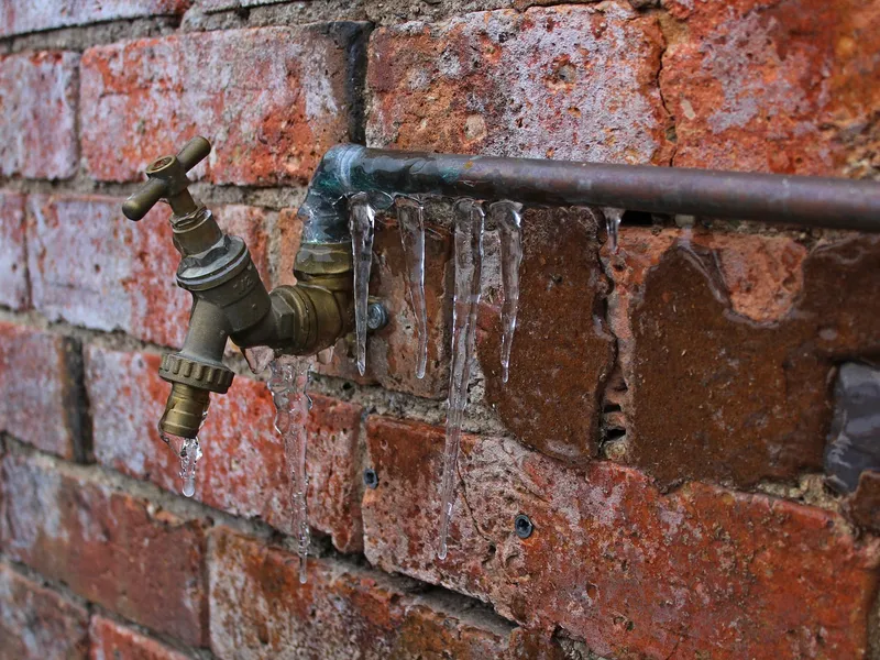 Image of frozen pipe with faucet out the house - you could avoid this if you shut off main valve